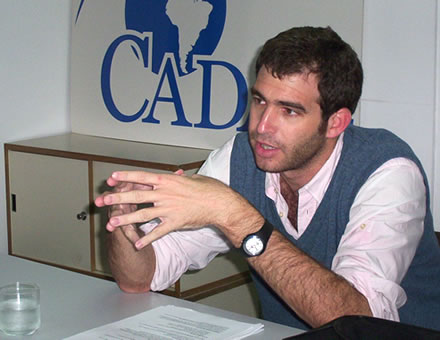 Mat�as Franchini durante su exposici&oacute;n en la sede de CADAL