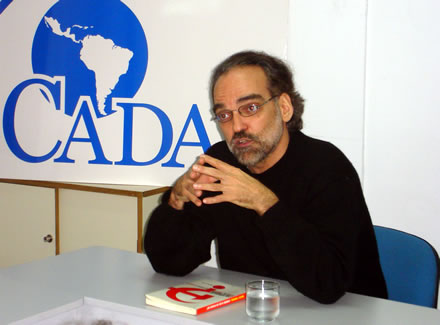 Fernando Iglesias durante su exposici&oacute;n en la sede de CADAL