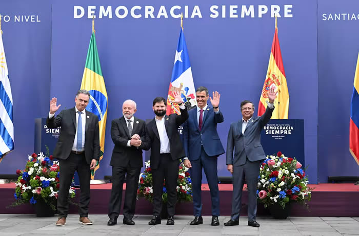 ¿Democracia siempre? Los límites del «progresismo»