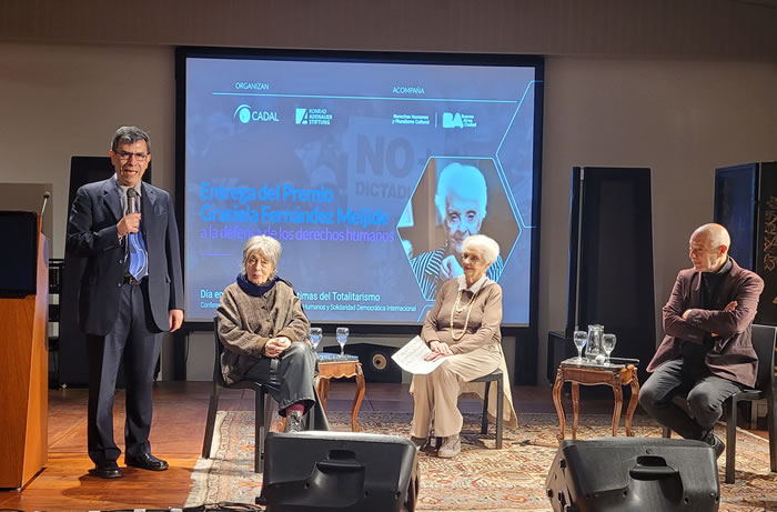 CADAL presented the Graciela Fernández Meijide 2023 Award plaquettes.