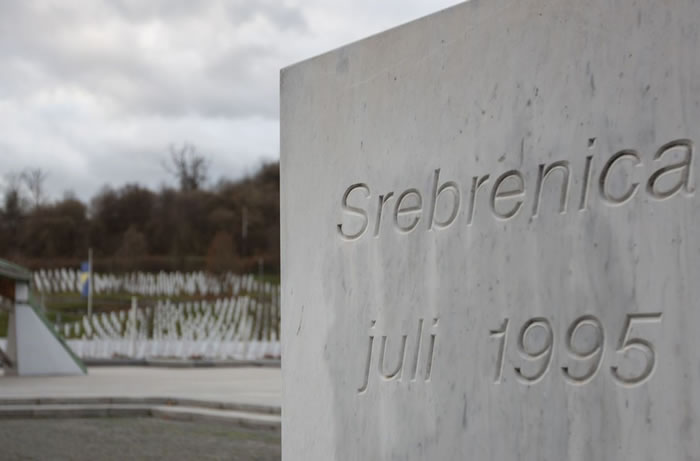 Srebrenica. Cementerio y Memorial de homenaje a las víctimas del genocidio de la población serbobosnia, en julio de 1995